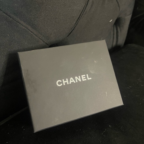 CHANEL 
Pearl Crystal CC Tweed Drop Earrings Gold Pink Pearly White - Picture 5 of 7